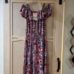 Cute NWT off-the-shoulder floral ruffled dress.